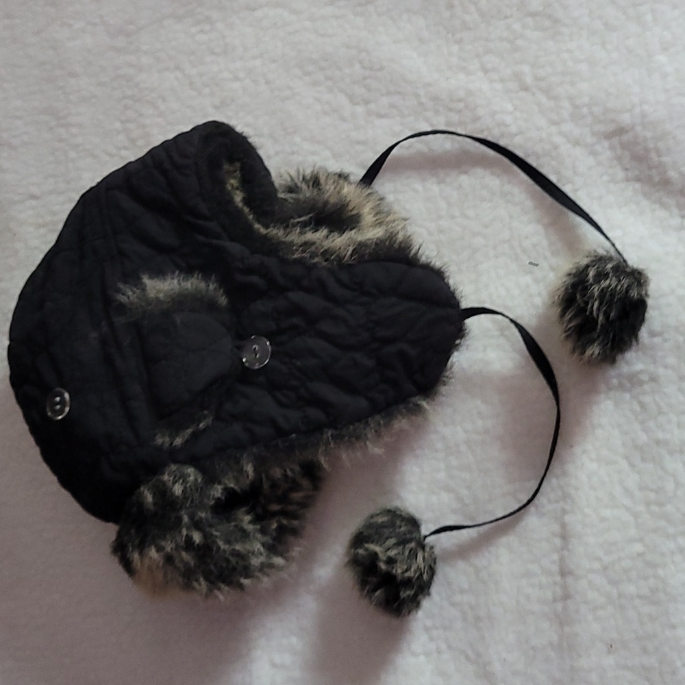 Black fluffy hat